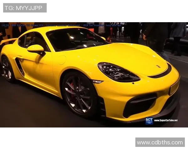 球星高颜值足球鞋设计大赏：炫酷与性能并存的时尚之选